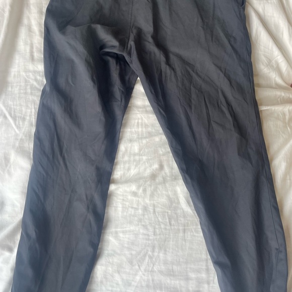 Lululemon gray pants size 34 - Picture 3 of 3